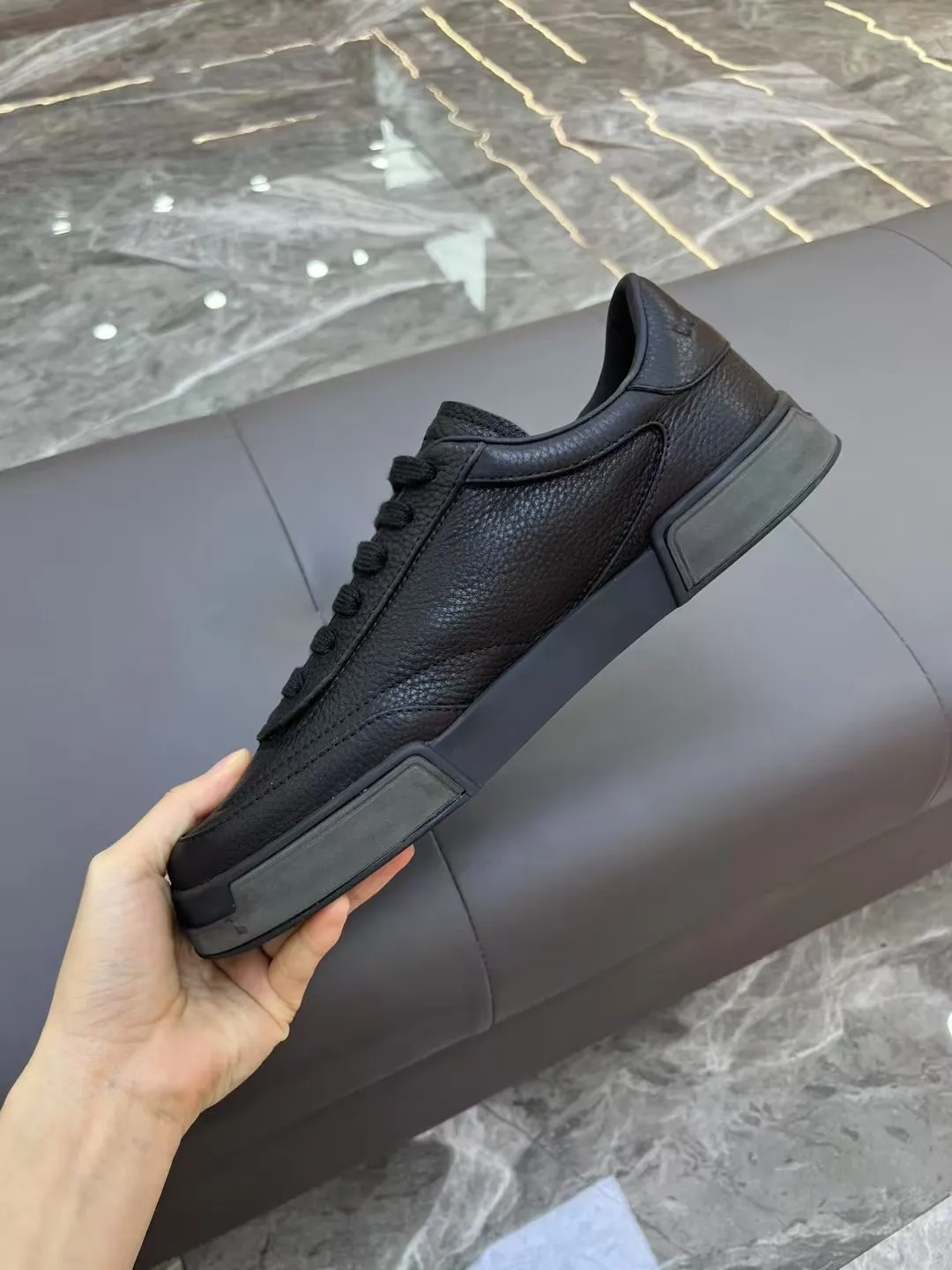 Men's shoes 💰460 [New style] 🐝🐝⚠️[DG] ⚠️High grade, top craftsmanship ⚠️Men's casual style, regular size 39 to 44 (45 can be customized ⚠️D &G Fashionable and casual style, unique design style! Fully original single-layer calfskin hollow design, inner calfskin latex back foot! Exclusive for summer! Original TPU outsole! Look at the details of the quality, and it can stand up to all kinds of tests!